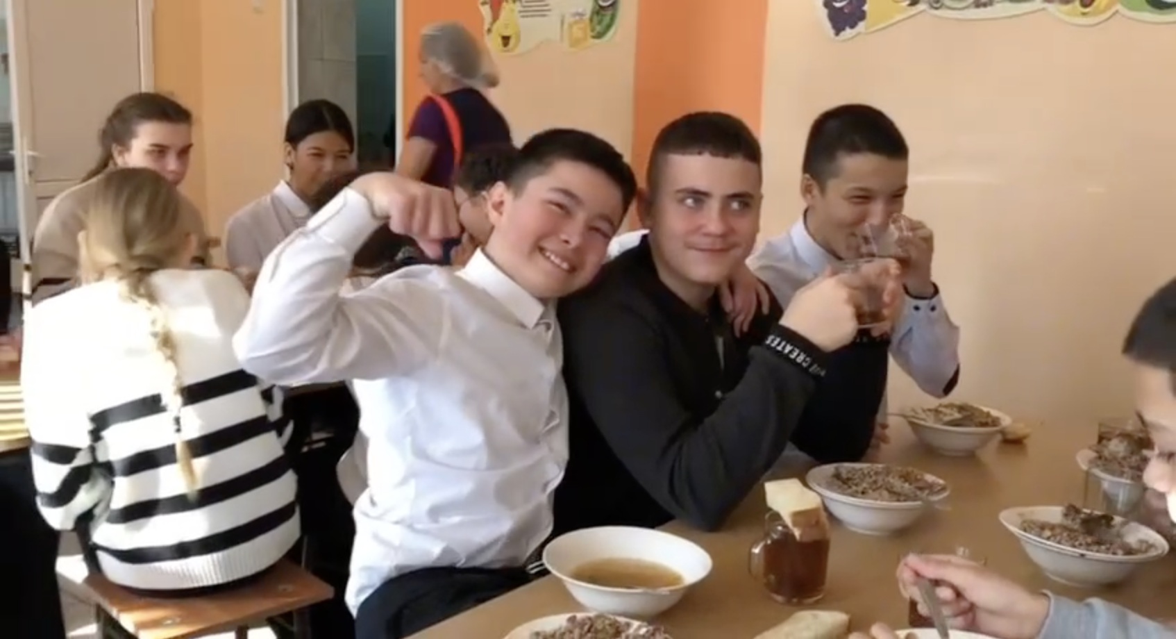 Бесплатно кормить школьников в 2026 году будут еще в 6 городах Саратовской области